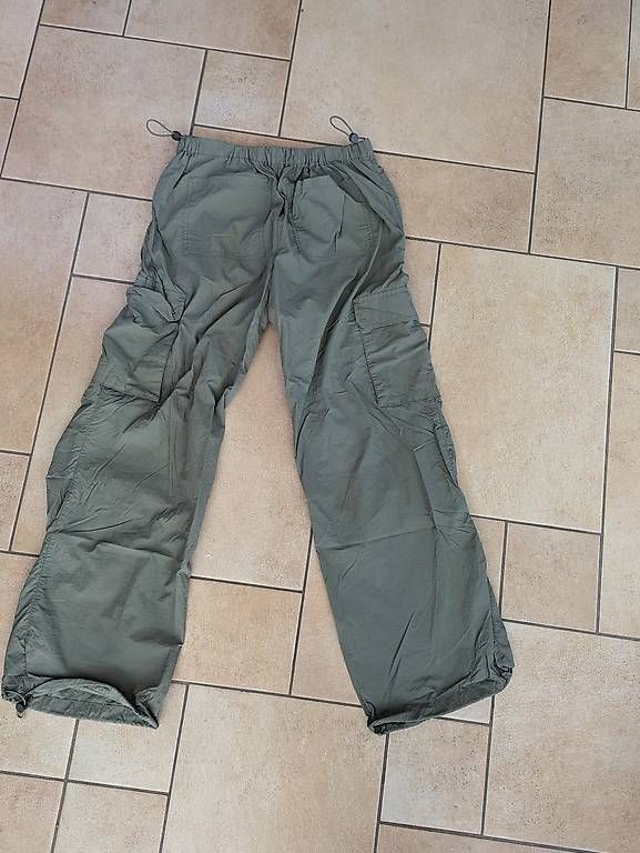 Pantalons: Pantalon cargo  – D'occasion à Saillon par vic_xny8 1