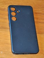Handyhülle Schwarz von Spigen passend für Samsung Galaxy S24