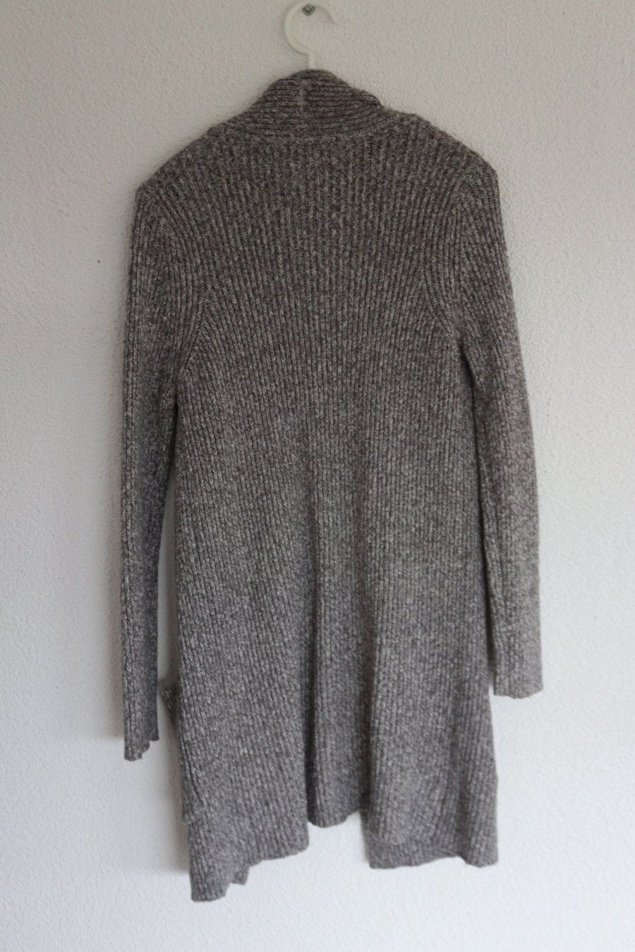 Pullover & Sweatshirts: graue Strickjacke – Gebraucht aus Schötz von mag_pw7w 1