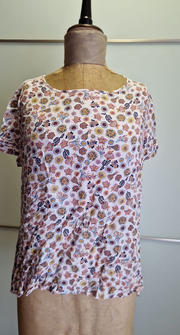 Top: Blumenmuster Sommer Top, Grösse M/L – Usato da Gwatt (Thun) venduto da Letzte-Chance-II