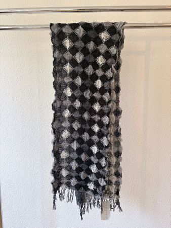 Nigelnagelneuer weicher Schal von Striessnig, Wien, blk/wht