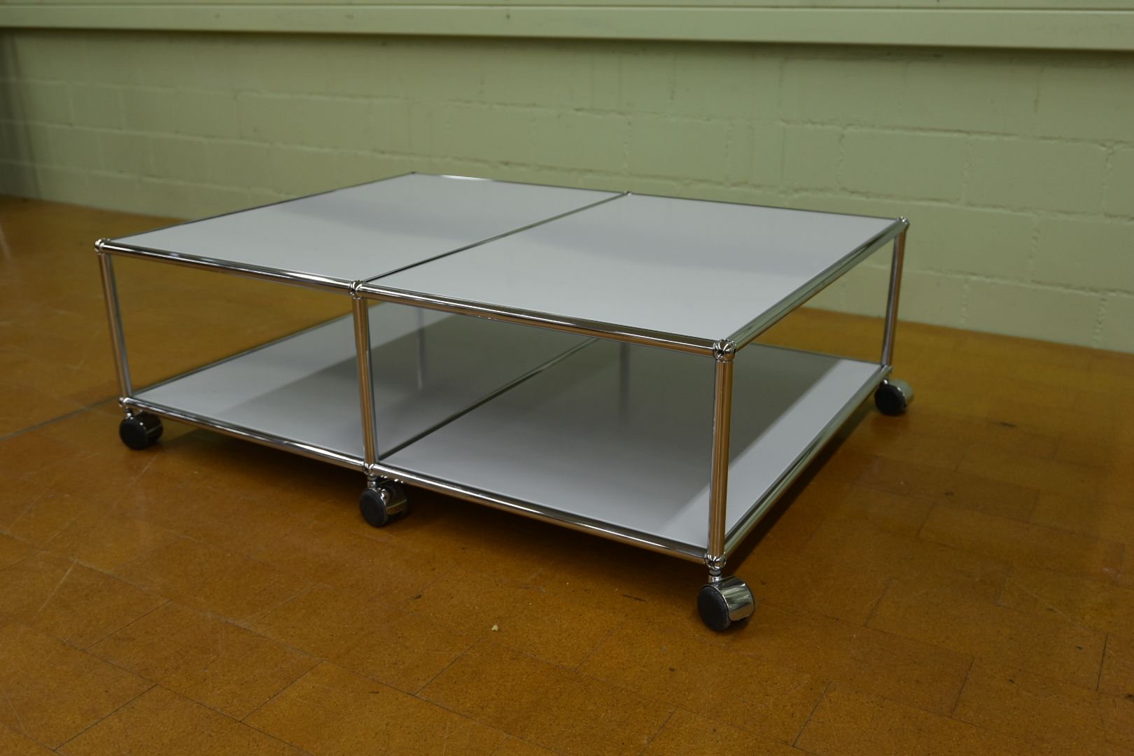 USM Tavoli: Designer Couchtisch USM Haller mit Rollen – Usato da Lichtensteig venduto da Usedinstorecom