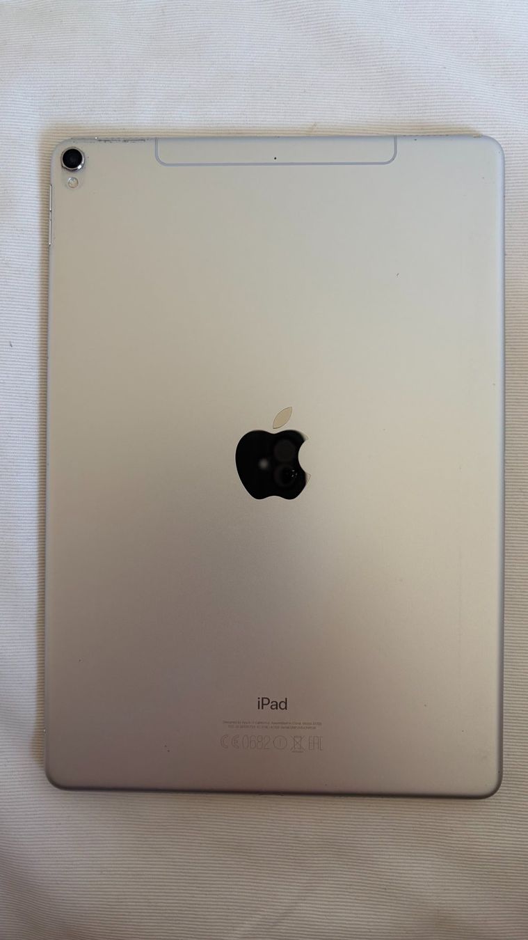 Apple Tablet PC: iPad Pro 10.5" 256 GB Silber Wi-Fi + Cellular – Gebraucht aus Tann von Abern 1