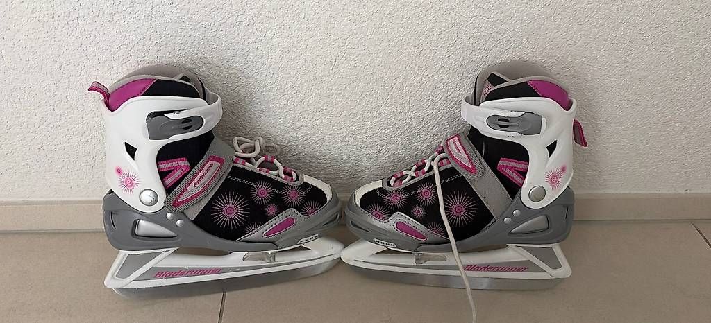 Schlittschuhe: Schlittschuhe, verstellbar, Grösse 32-35 – Gebraucht aus Baar von LUBA13