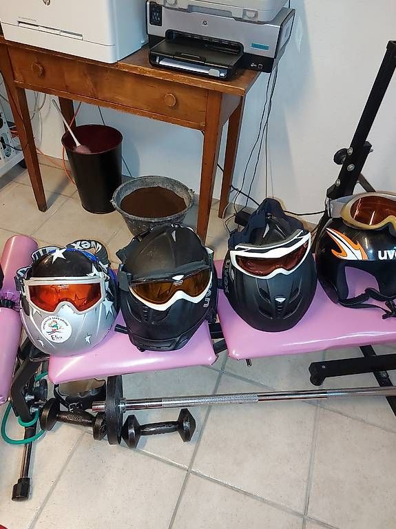 Caschi: Ski helme mit brille zu ferkaufen  – Usato da Windisch venduto da Casnina 2