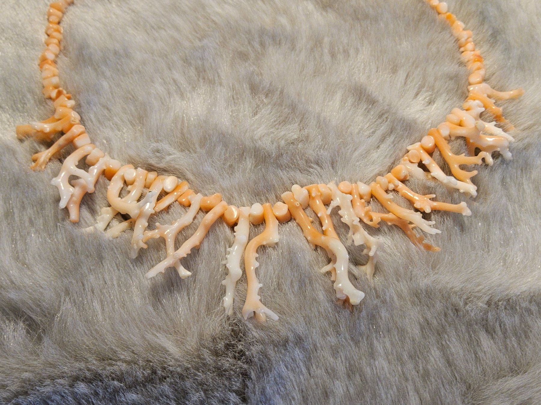 Catenine: Schicke Engelshautkoralle Halskette Chocker Collier – Usato da Zürich venduto da SciTec 1