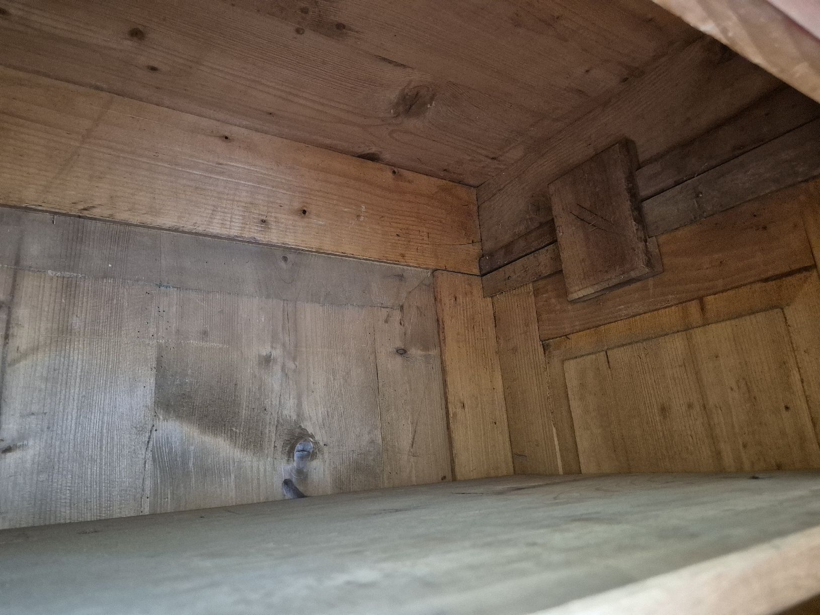 Armadi: Antiker Schweizer Kleiderschrank mit Blumenmalerei – Usato da Wettingen venduto da Arnika8 5