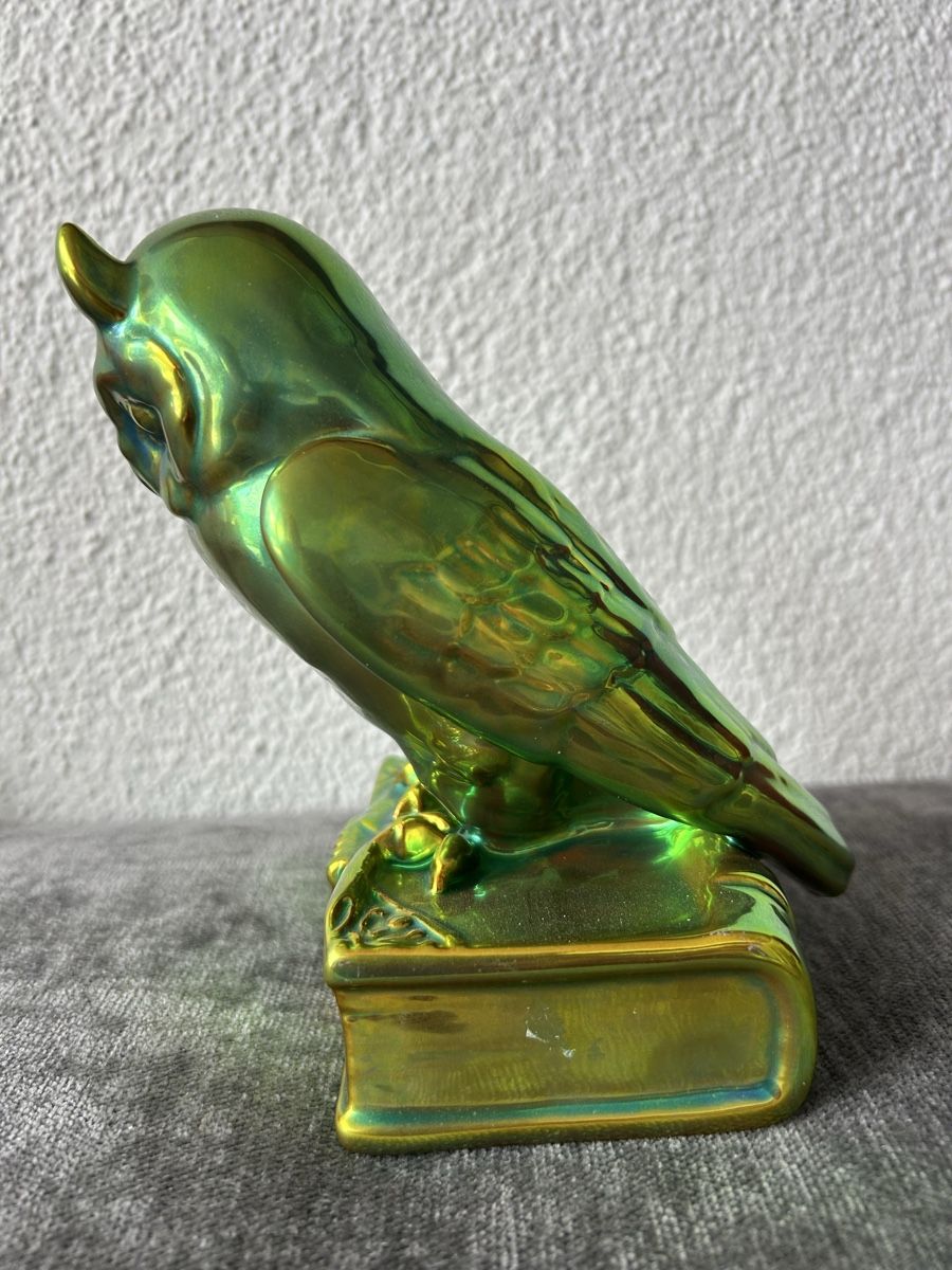 Zsolnay Statuette: Zsolnay Eosin glasierte Porzellan -Eulenfigur auf Buch – Usato da Hofstetten SO venduto da Treasurefinds 3