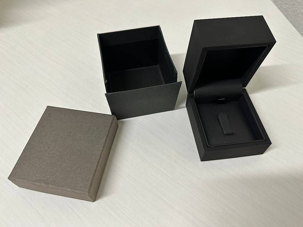 Schmuckkästen: Ringabdeckung Box / écrain pour bague 5x5cm – Gebraucht aus Sonceboz-Sombeval von michael.l