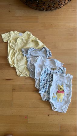 6 Baby Bodys Kurzarm Grösse 50/56 guter Zustand