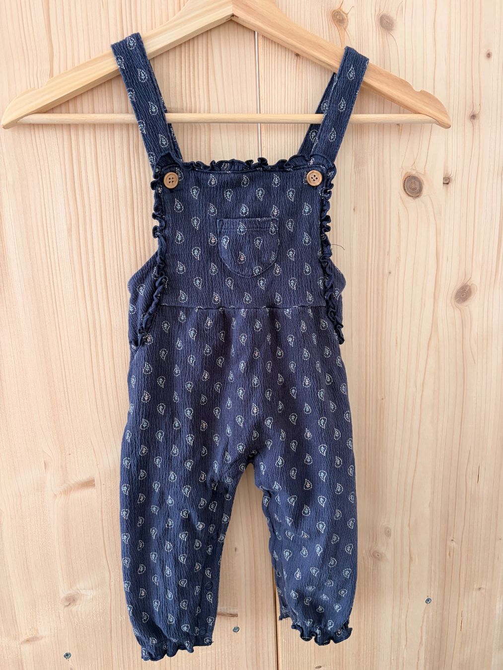 Feetje Pantaloni: Latzhose Feetje,  Gr. 80 / 86 – Usato da Lohn-Ammannsegg venduto da LaCoLiNe