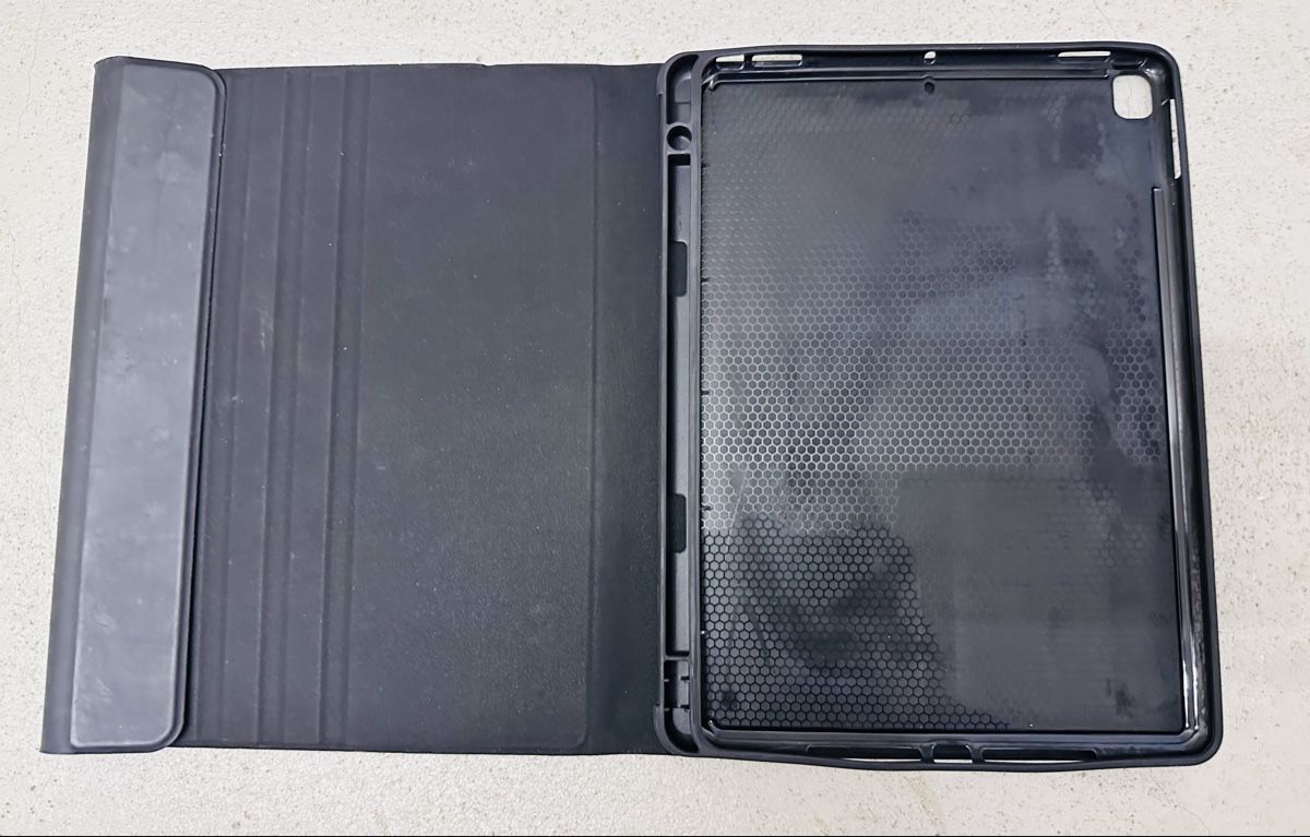 Apple Coques & Sacs: Apple iPad Pro Folio Case – D'occasion à Volketswil par Frenc77