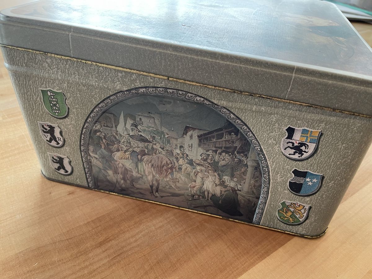 Tutte le decorazioni: grosse Blechdose mit Willhelm Tell Motiv – Usato da Rümlang venduto da euqinom16 2