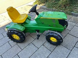 Tret Traktor John Deere Kinderfahrzeug gut erhalten
