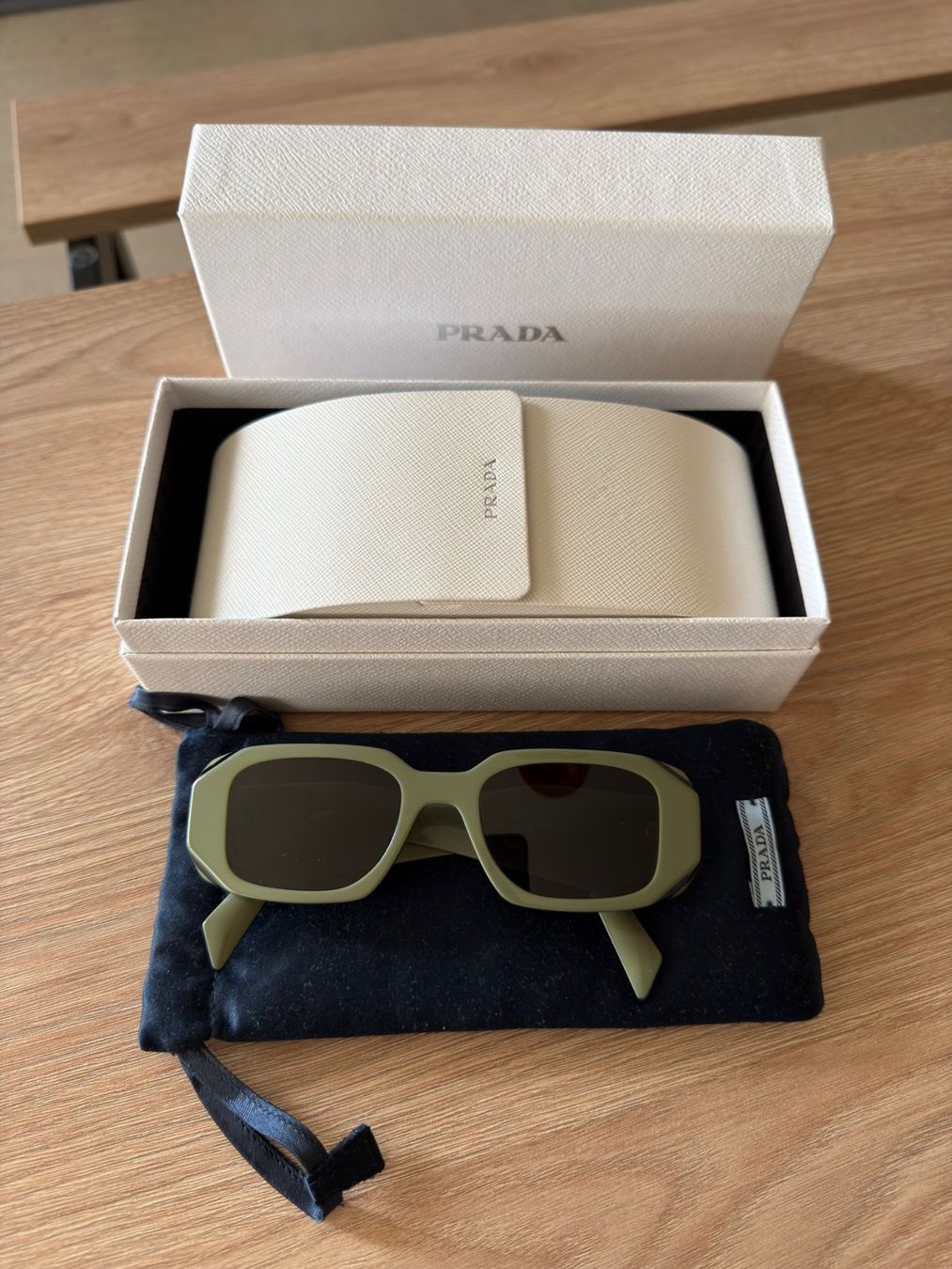 Prada Occhiali & Lenti: Prada sonnenbrille sunglasses PR17WS olive green – Usato da Zürich venduto da weronikam46