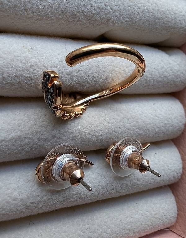 Swarovski Altri gioielli: Swarovski Schmuckset Ring + Ohrringe Roségold – Usato da Stadel b. Niederglatt venduto da AninaCa 3