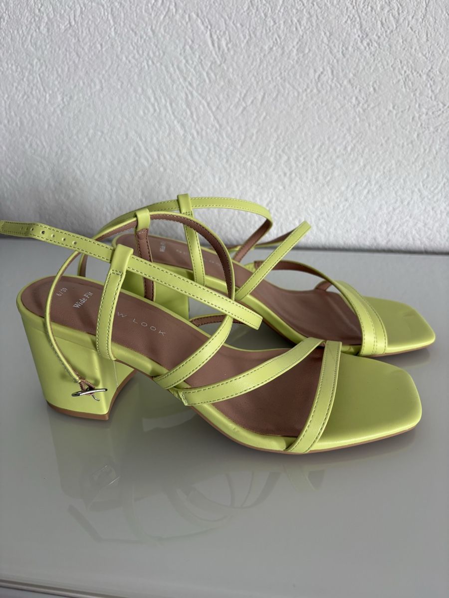Scarpe da donna: Sandalen – Nuovo (secondo la descrizione) da Bülach venduto da kittygismo