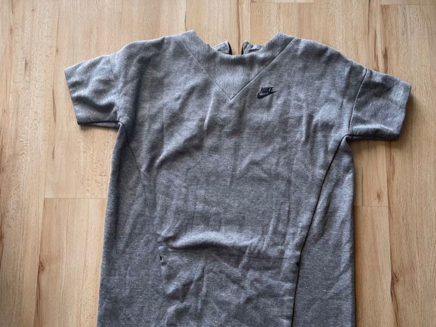 Nike Vestiti: Robe sweat Nike gris S bon état – Usato da Kloten venduto da Vermicelles 2