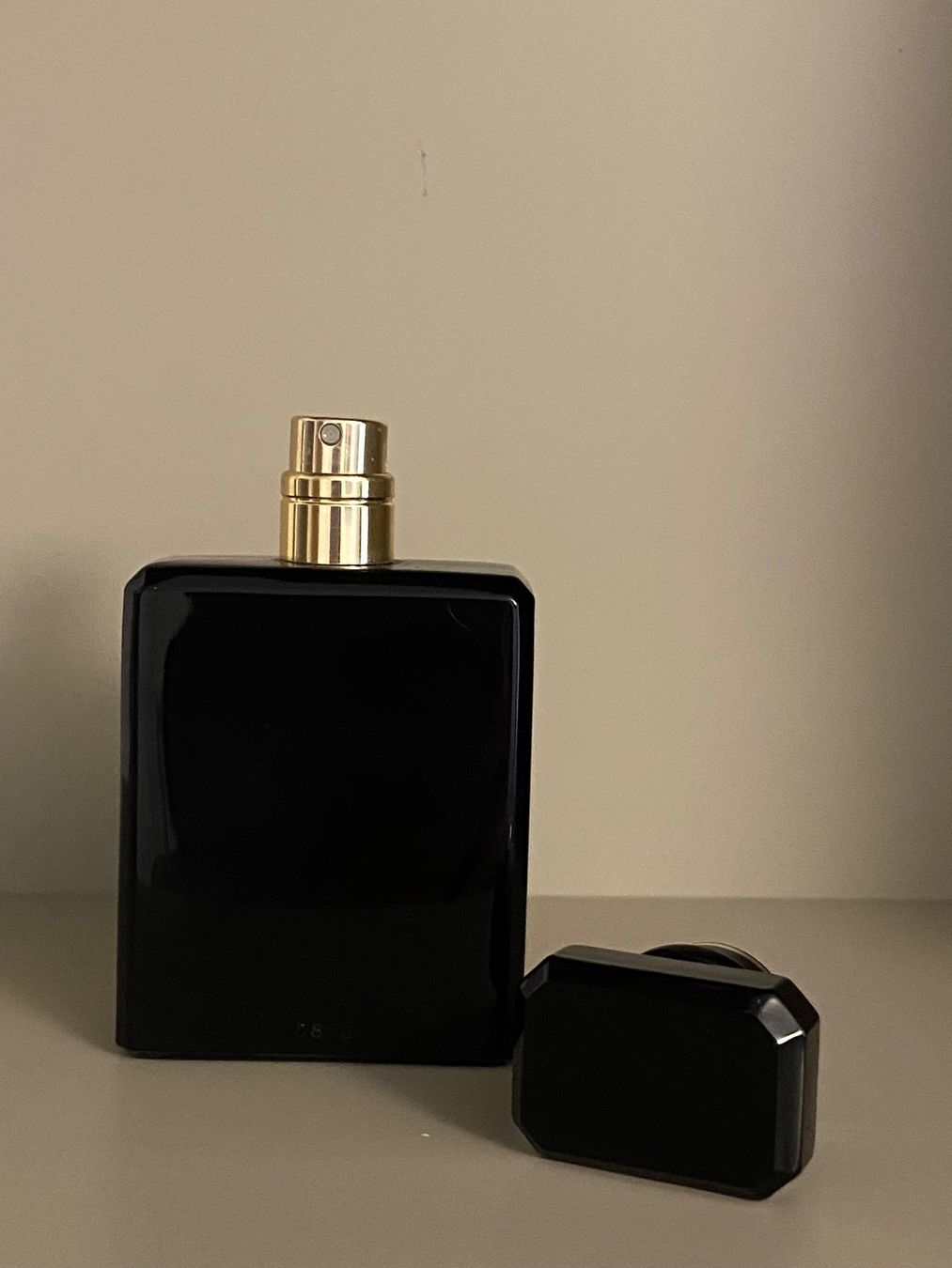 Chanel Parfum & Eau de Toilette: CHANEL Coco Noir Eau de parfum 50ml quasi plein – Neu (gemäss Beschreibung) aus Genève von kik_8jd6 1