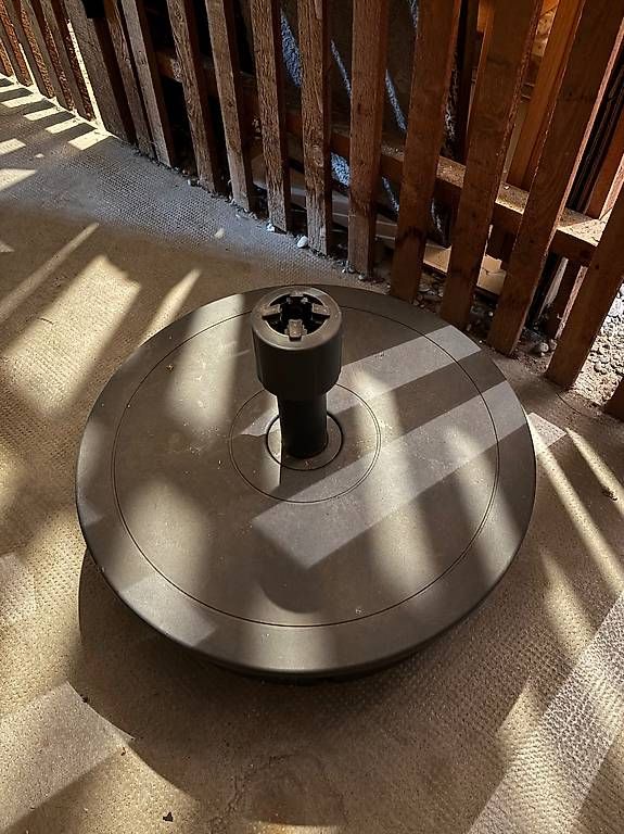Sonstiges: Sonnenschirmständer Ikea – Gebraucht aus Birsfelden von