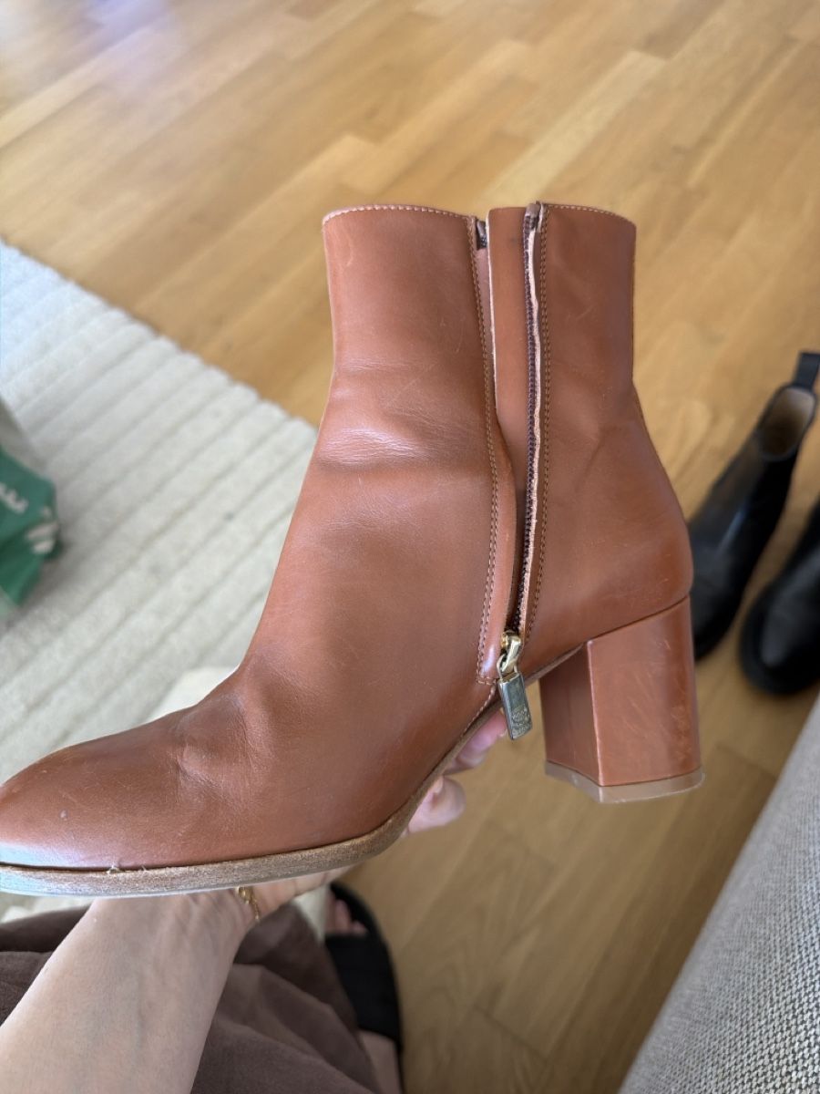 Scarpe da donna: Navy boot camel heeled boots – Usato da Zürich venduto da lanz28 2