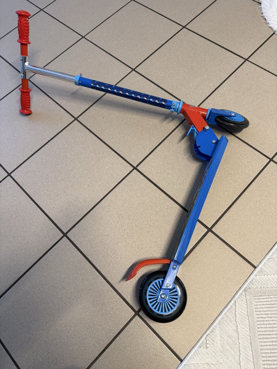 Kickboard: Ich verkaufe einen Kinderroller. – Gebraucht aus Figino von Ferrari58 4