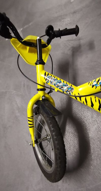  Foto zu 14-Zoll-Kinderfahrrad mit Stützrädern (Gebraucht) in Baar für CHF 23 