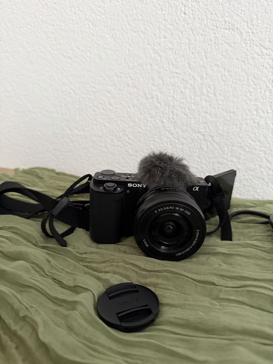Sony Fotocamera: Sony ZV-E10 16-50mm Objektiv mit Tasche – Usato da Güttingen venduto da bea_2ypn 1