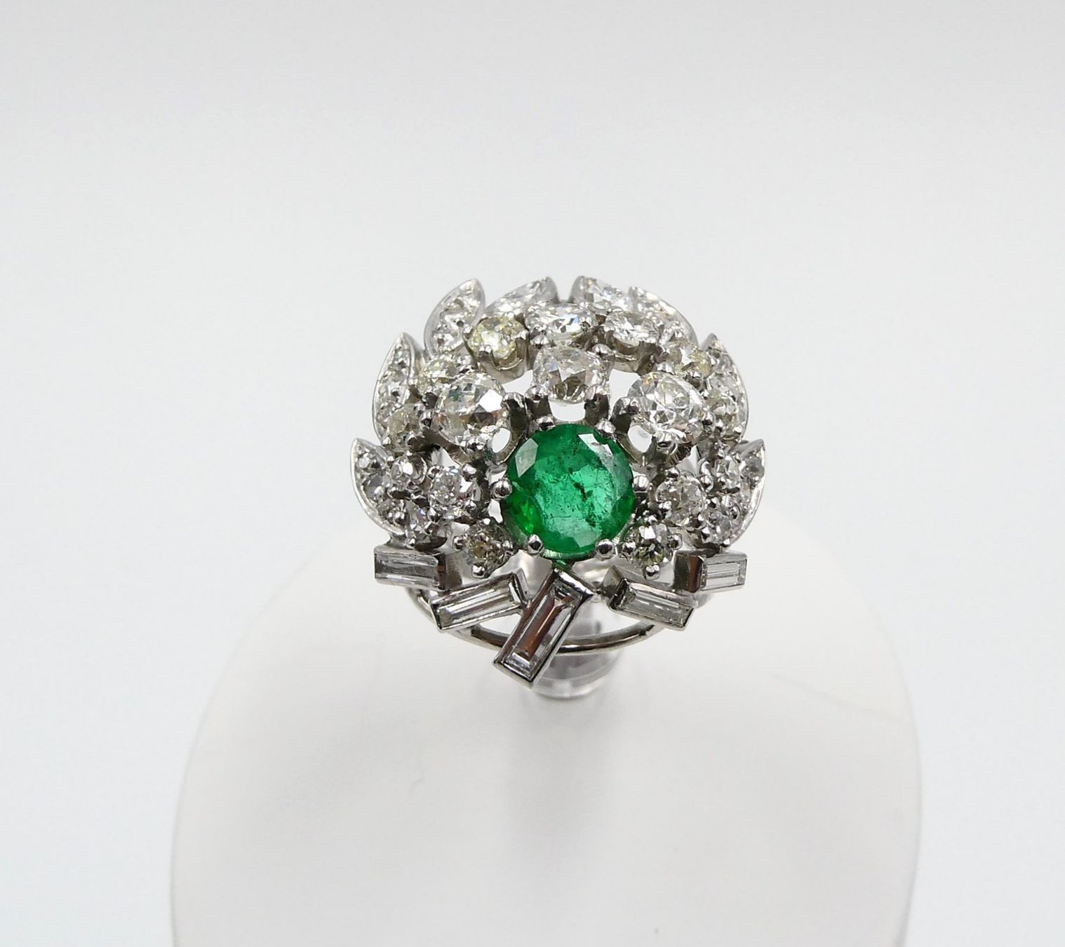 Ringe: SMARAGDRING MIT DIAMANTEN IN 950 PLATIN – Gebraucht aus Luzern von EdiGem