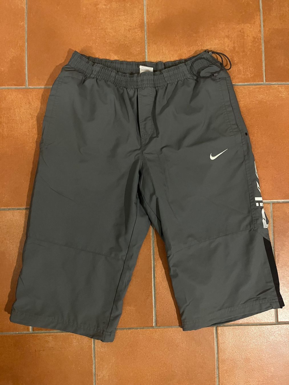 Nike Pantaloni: Nike 3/4 Trainingshose, Grau, Grösse L – Usato da Sulzbach venduto da elon1898