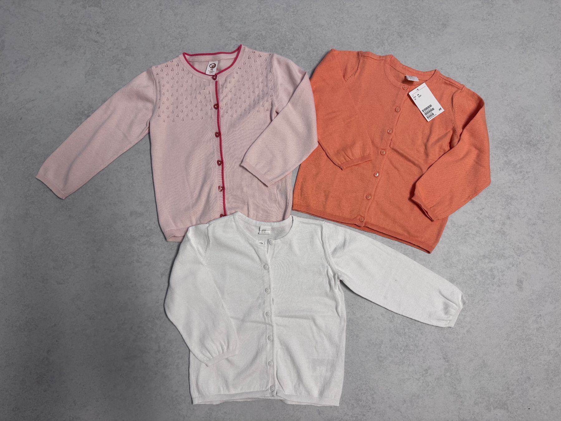 Lotti & Set di vestiti: Strickjacken Set, Grösse 98 – Usato da Bonaduz venduto da lut_6rts