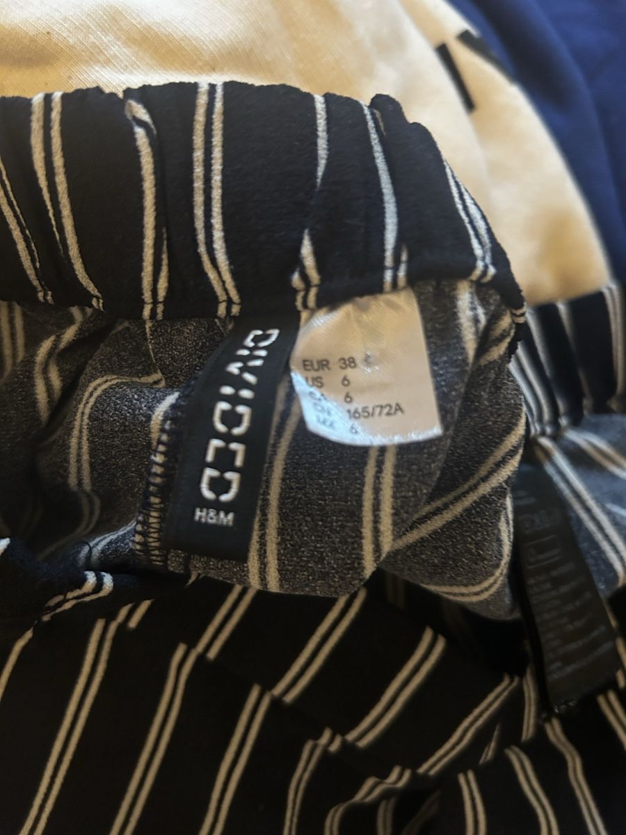 H&M Pantaloni: Stoffhose H&M Divided gestreift schwarz – Usato da Brüttisellen venduto da becca2503 1