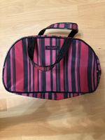Schicke Revlon Kosmetiktasche gestreift