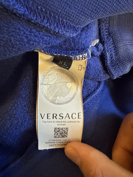 Versace Maglioni & Felpe: Felpa Versace blu, taglia XL – Usato da Coldrerio venduto da pra_5qtd 1