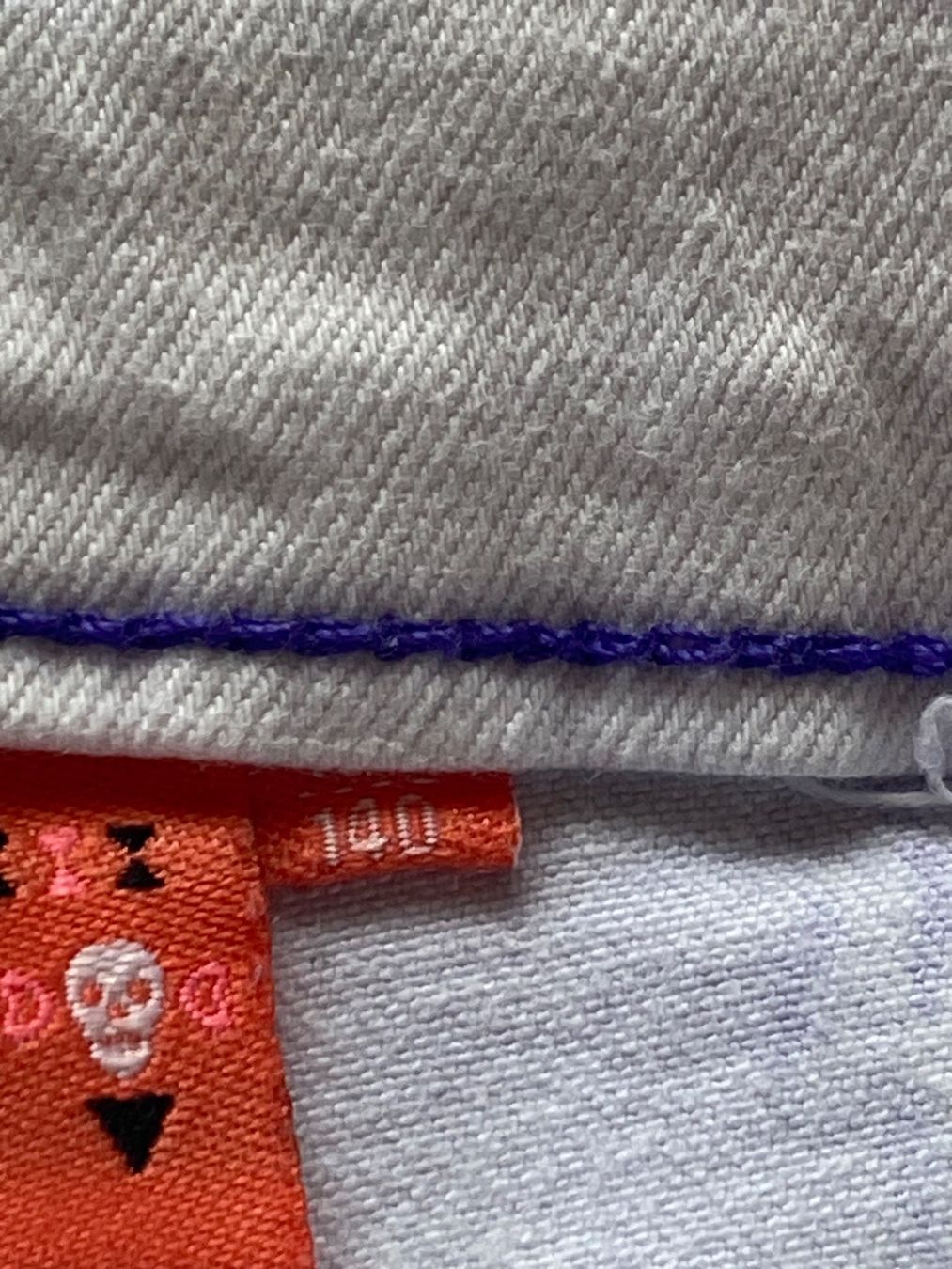 Pantalons: 140 mini short INSIDE – D'occasion à Orpund par Mary8972 1