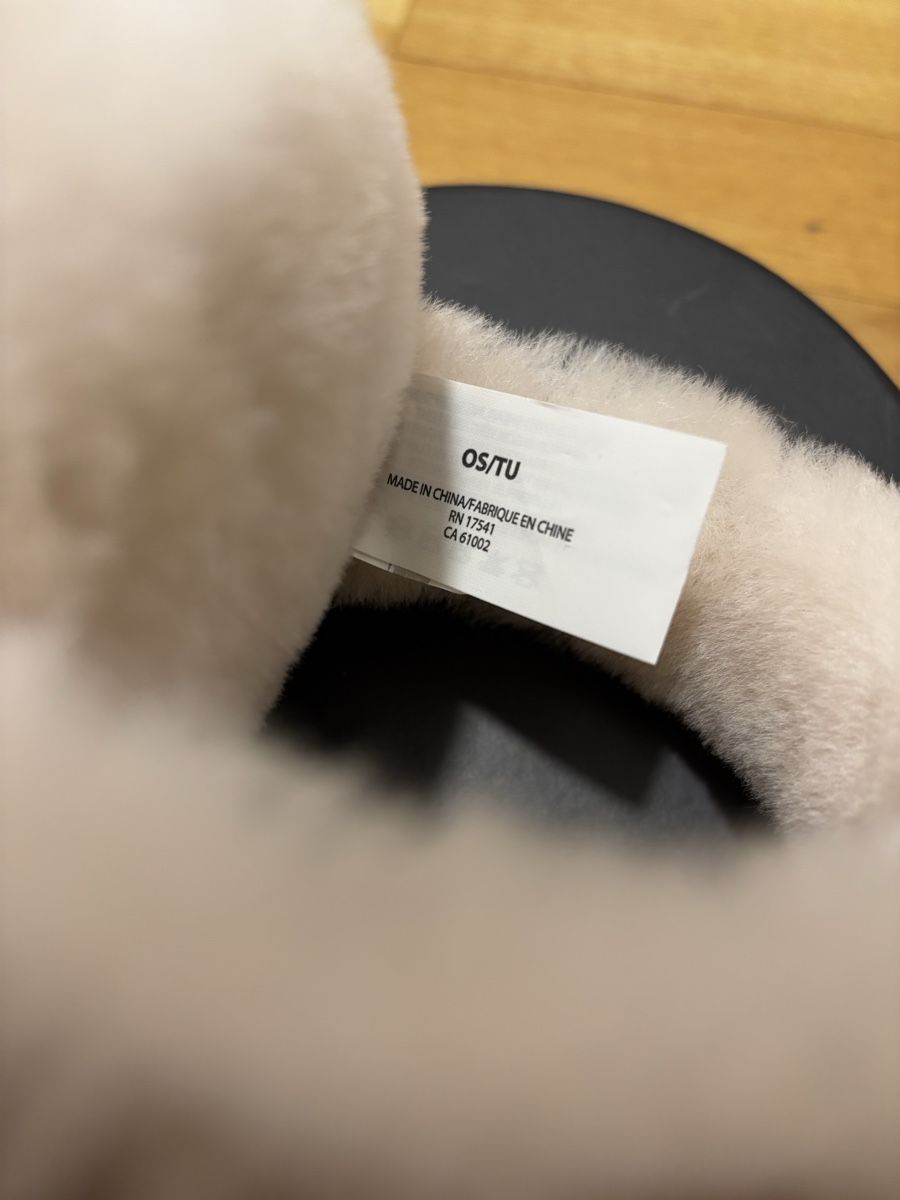 Ugg Hüte, Mützen & Caps: UGG Ohrwärmer – Neu und originalverpackt aus Basel von sop_h98w 1