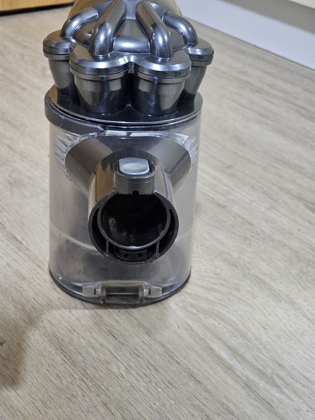 Dyson Aspirapolveri & Accessori: Aspirateur à main Dyson DC45 – Usato da Bulle venduto da Bflowx 3