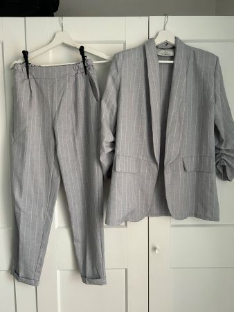 Lightweight Gray Pantsuit – New Collection – Size S - NEW