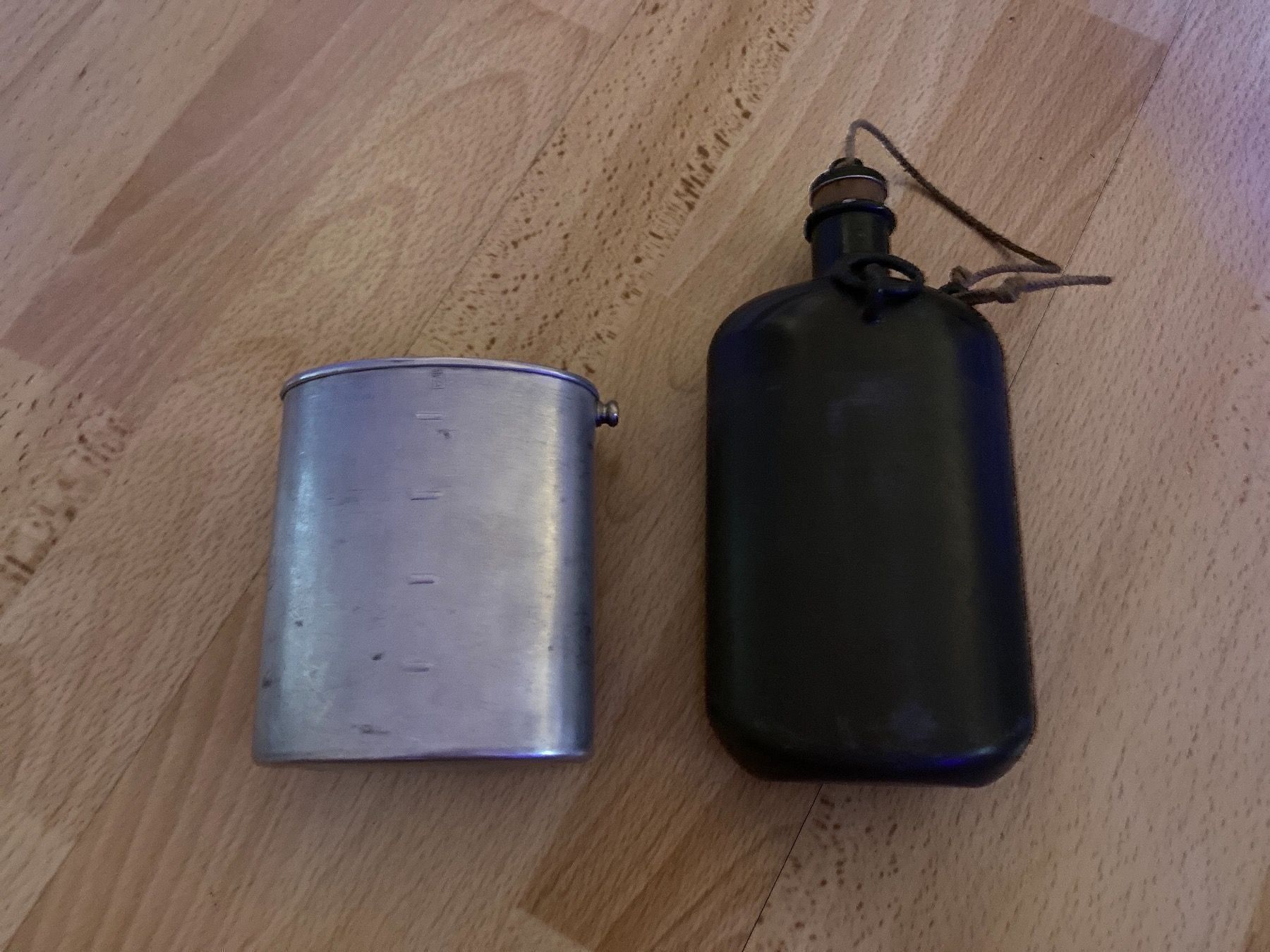 Schweizer Armee Attrezzatura & Pezzi di ricambio: Alte Schweizer Militär Feldflasche – Usato da Allschwil venduto da meeresperle 4
