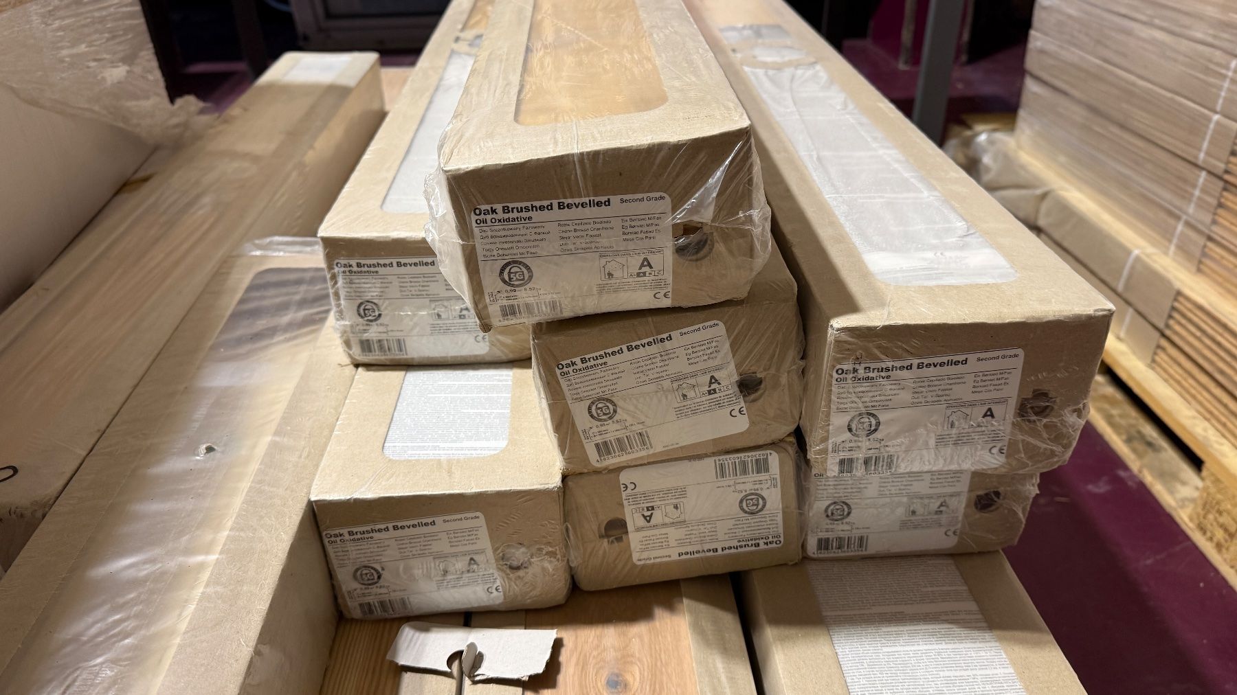 Bodenbeläge: Parkett Eiche rustikal gebürstet 9 m2 – Neu und originalverpackt aus Naters von inf_5wz7 2