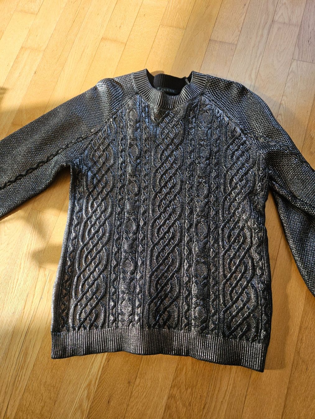 Guess Pullover & Sweatshirts: Neuer Pullover GUESS anthrazit/Metall-look Gr. M hoher NP! – Neu (gemäss Beschreibung) aus Bolligen von SwissDutchy_1973