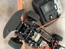 Ferngesteurtesauto und ladegerät