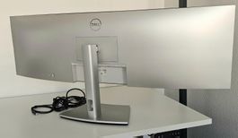 DELL UltraSharp 49" Dual-QHD Curved Monitor