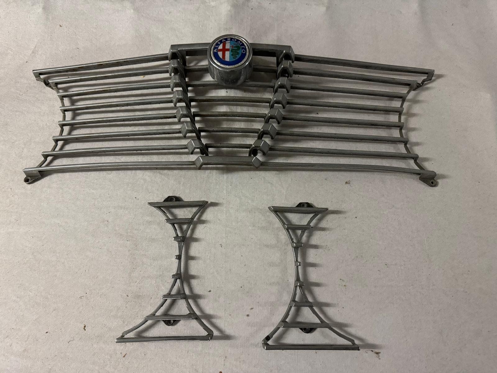 Tutti pezzi di ricambio auto: Kühlergrill zu Alfa Romeo Bertone – Usato da Luzern venduto da veloce37