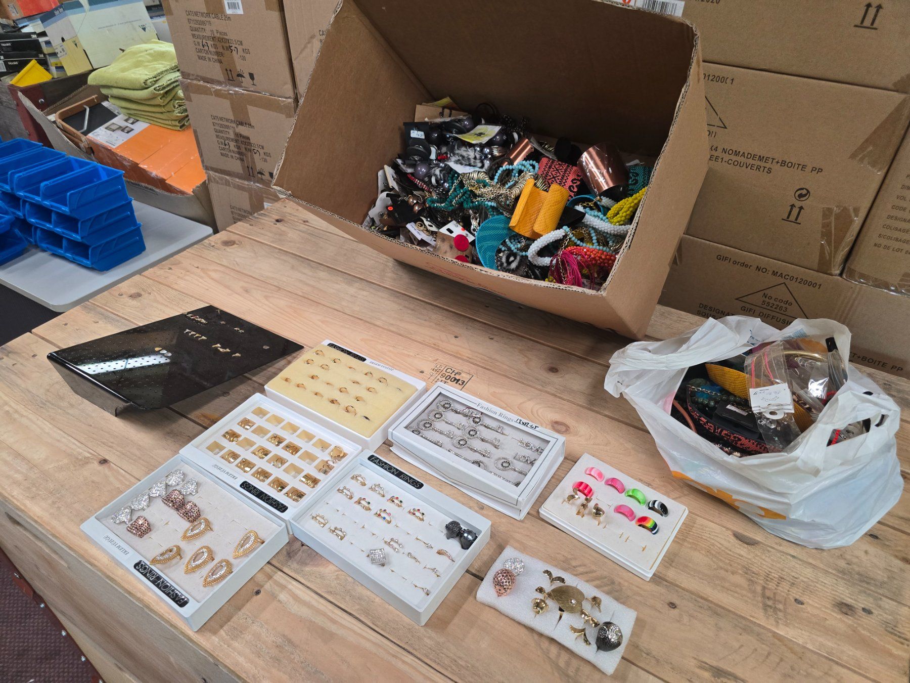 Altri gioielli: Posten mit diversem neuem Modeschmuck ab 1.- – Nuovo (secondo la descrizione) da KRINAU venduto da Mio_Liqstyle 1