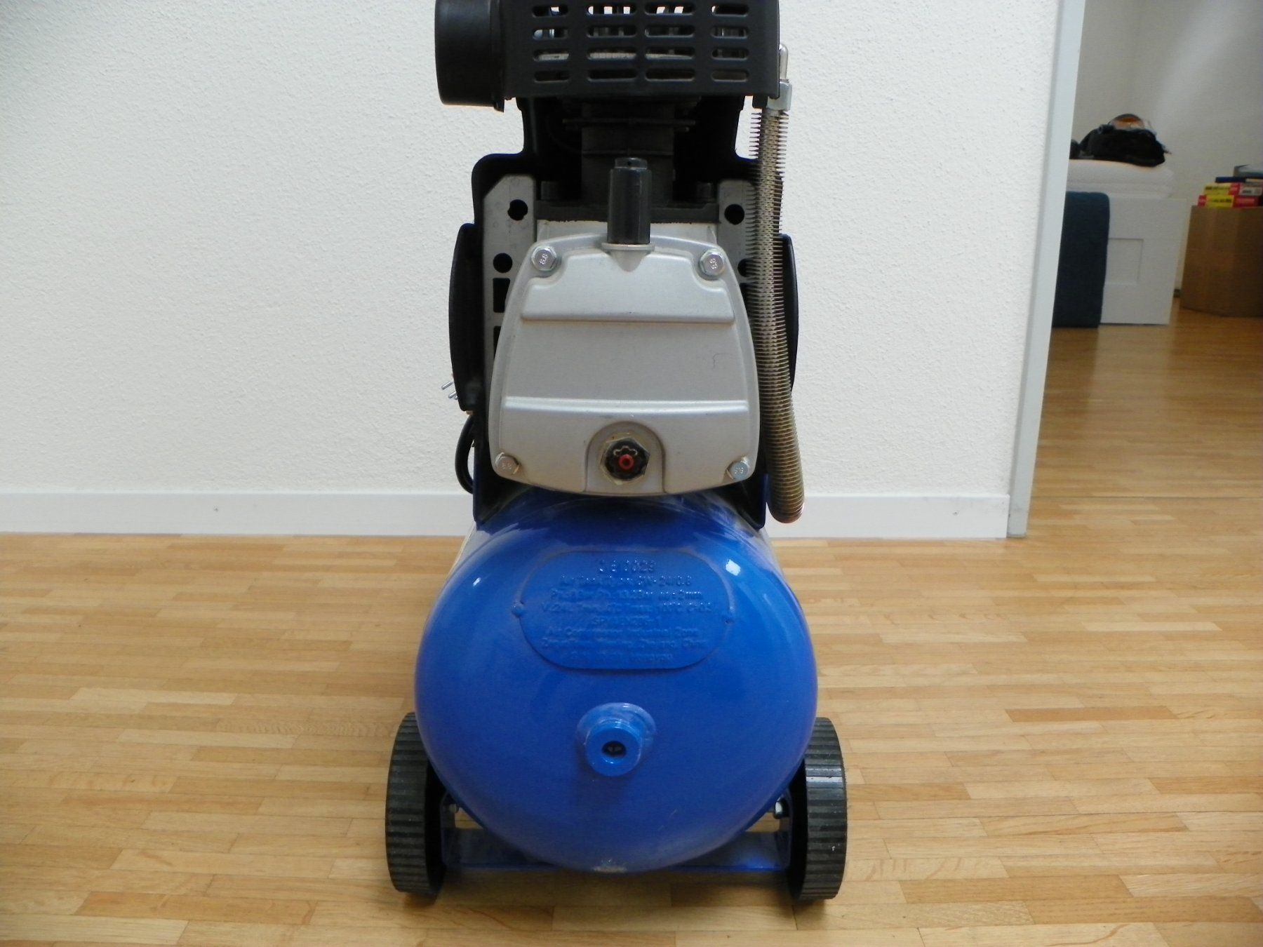 Compressori: Kompakt Kompressor mit 24L Tank – Usato da Kriens venduto da mel_r9w8 4