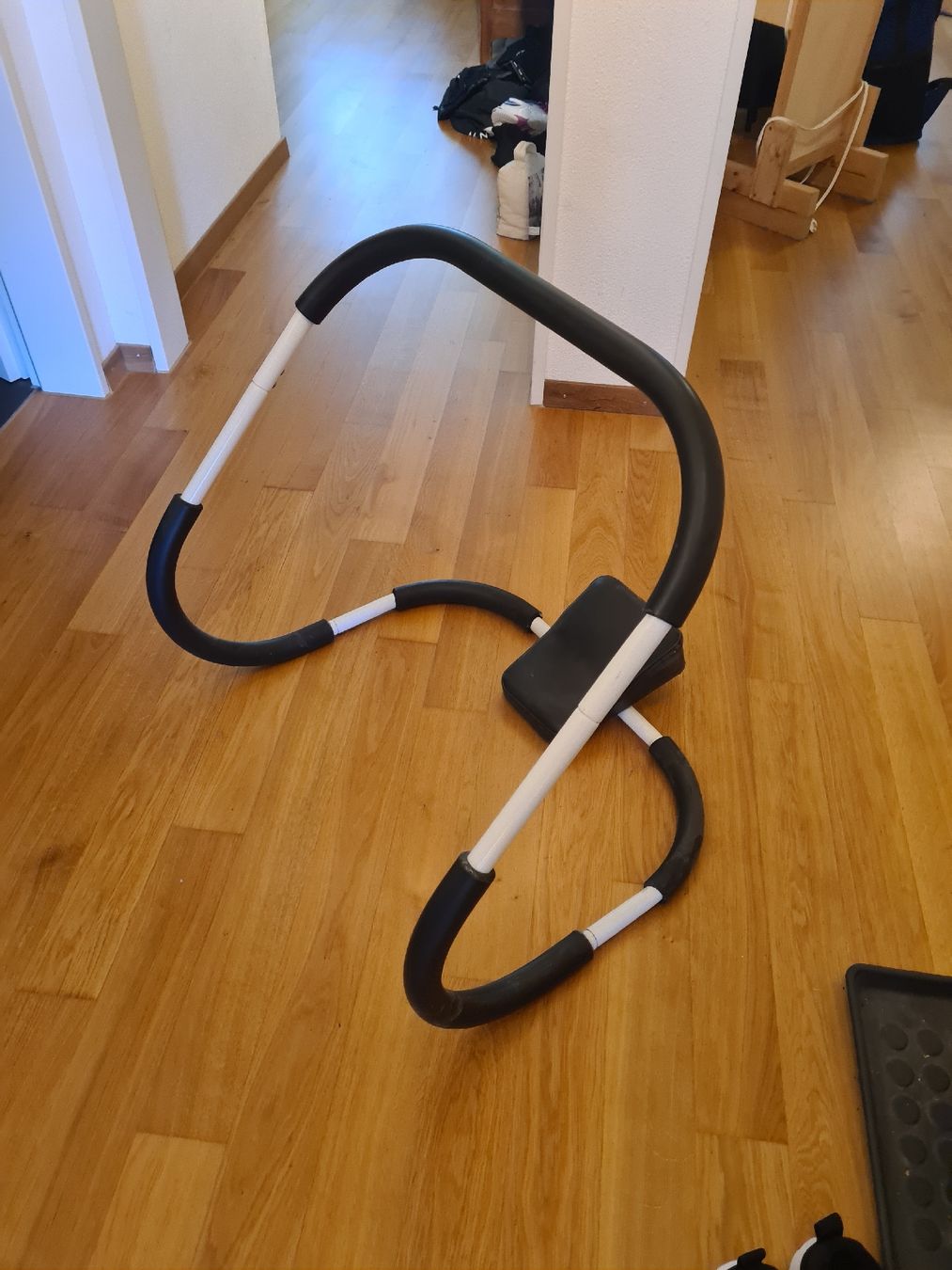 Vélos d'appartement: Bauchtrainer / Sit Up Trainer – D'occasion à Büsserach par JoHa92