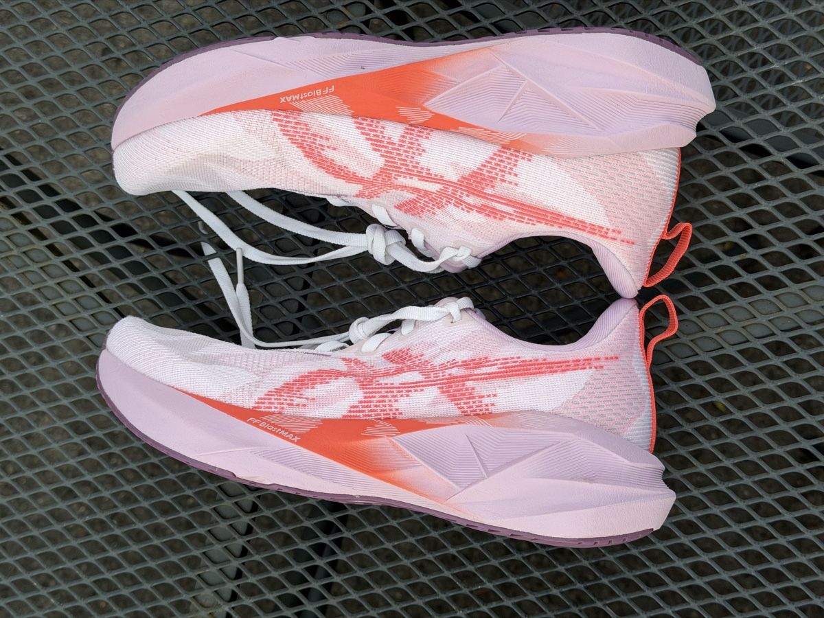 Asics Chaussures femmes: Asics Novablast 5 – D'occasion à Andelfingen par YviVanDerKiwi71 1