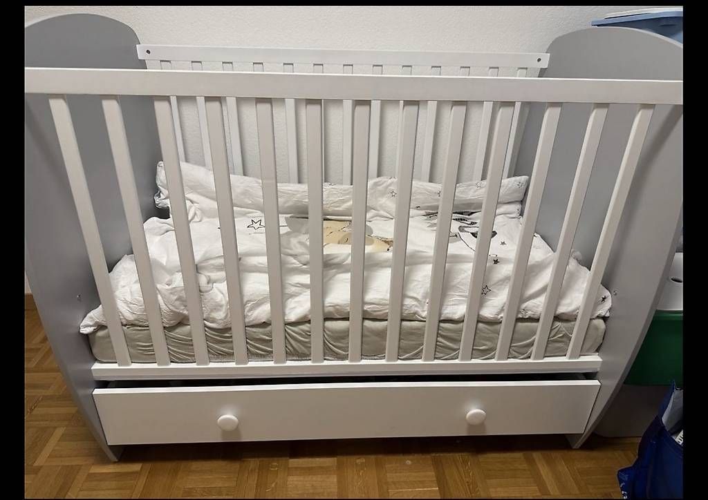 Lits: Lit pour bébé  – D'occasion à Lausanne par tee_ptg2