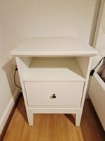 Nachttisch in Weiss 47.5cm h x 47cm b x 40cm t - wie neu